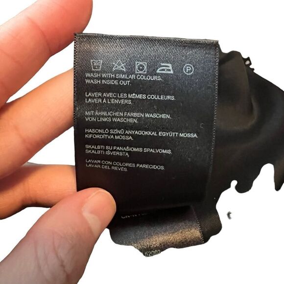 3 for $30! Mexx patterned flowy mini skirt. Size 4 - Picture 5 of 8